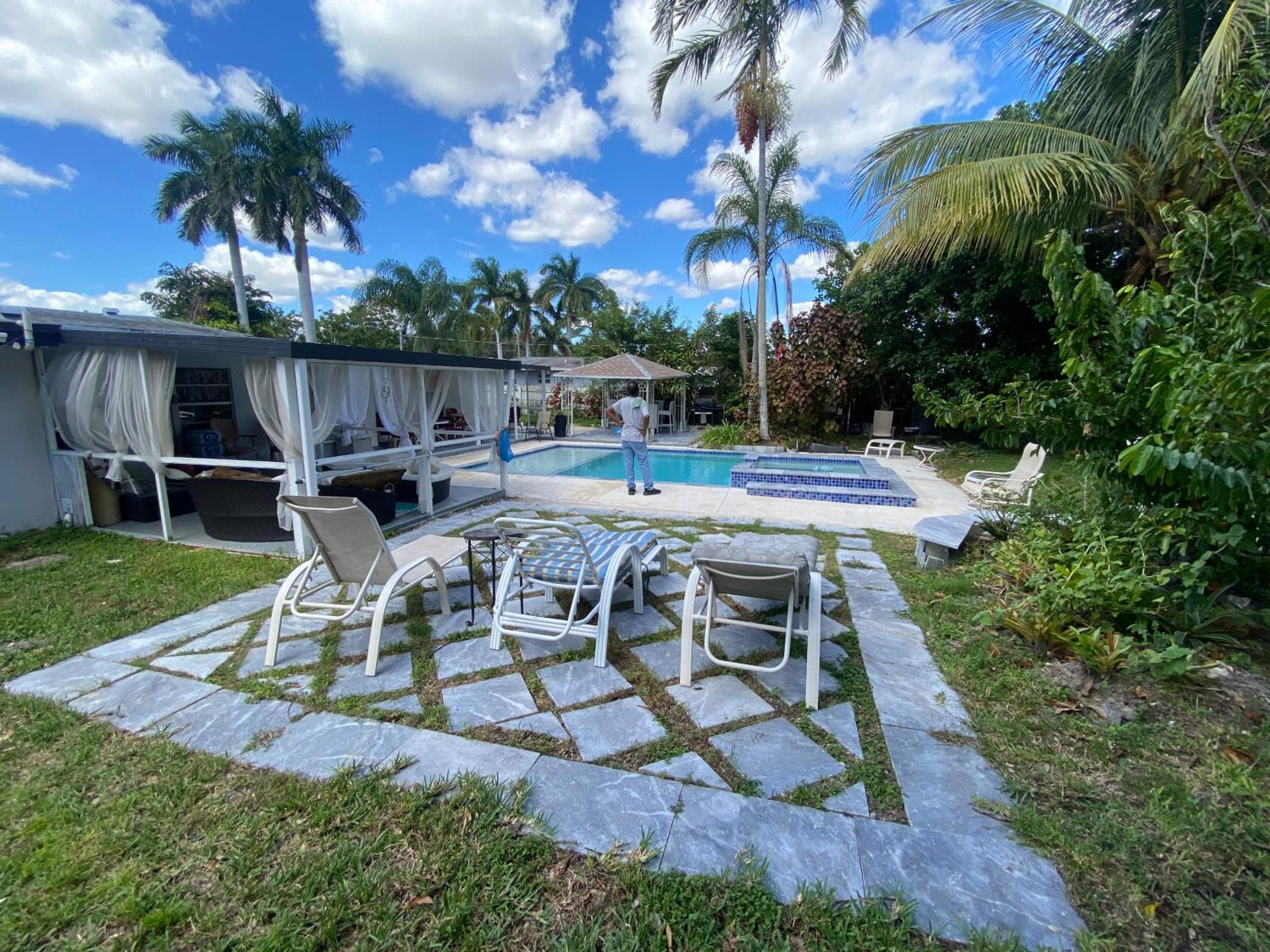 Private Retreat Villa Lake Worth Beach Exterior photo